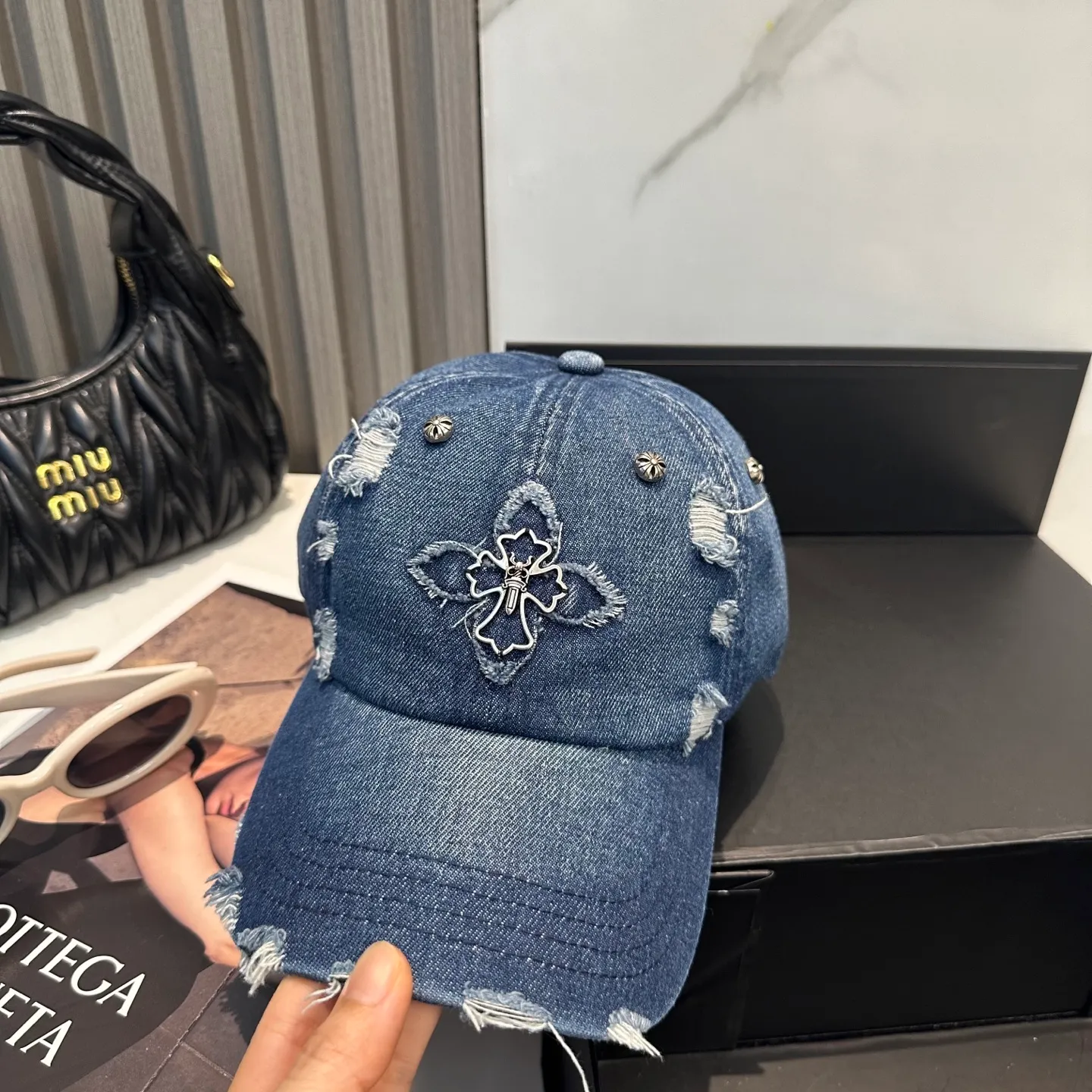 P70 Crow Heart 🆕🆕25 new washed denim baseball cap, personalized fashion classic cross logo, casual with a cool feeling, unisex style, same style for men and women! Very easy to match! Head circumference: 56-58cm is available